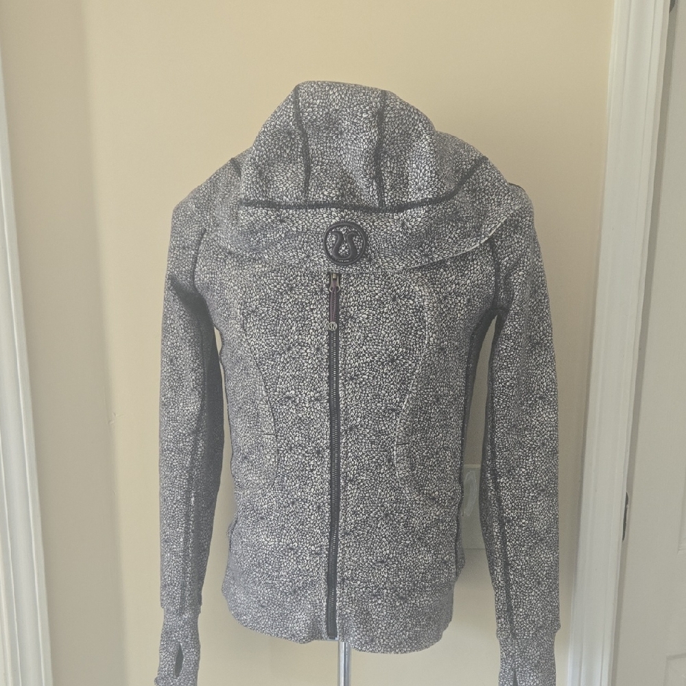 Lululemon Plush Manifesto Scuba EUC